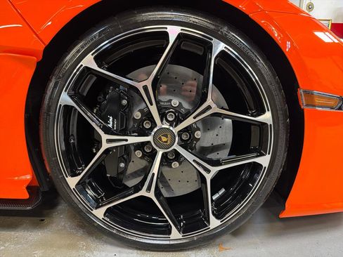 Used 2024 Lamborghini Revuelto image 20