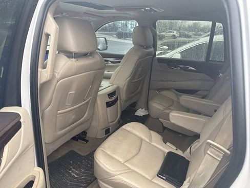 Used 2016 Cadillac Escalade Luxury image 8