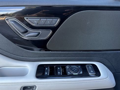 New 2026 Lincoln Aviator AWD w/ Jet Appearance Package image 9