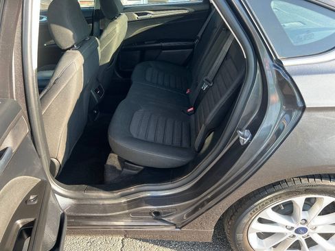 Used 2020 Ford Fusion SE FWD image 21
