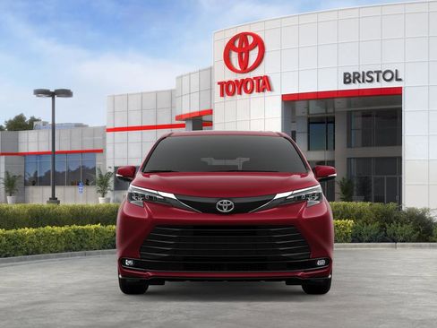 New 2026 Toyota Sienna XLE image 18