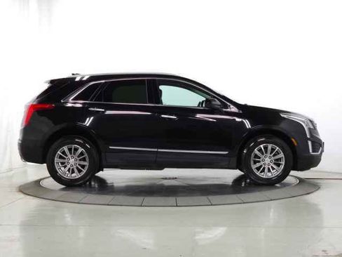 Used 2017 Cadillac XT5 Luxury w/ Driver Awareness Package image 9