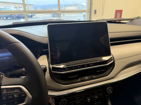 Used 2024 Jeep Compass Limited w/ Sun and Sound Group image 13