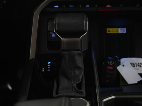 Used 2023 Toyota Tundra Limited AWD/4WD image 19