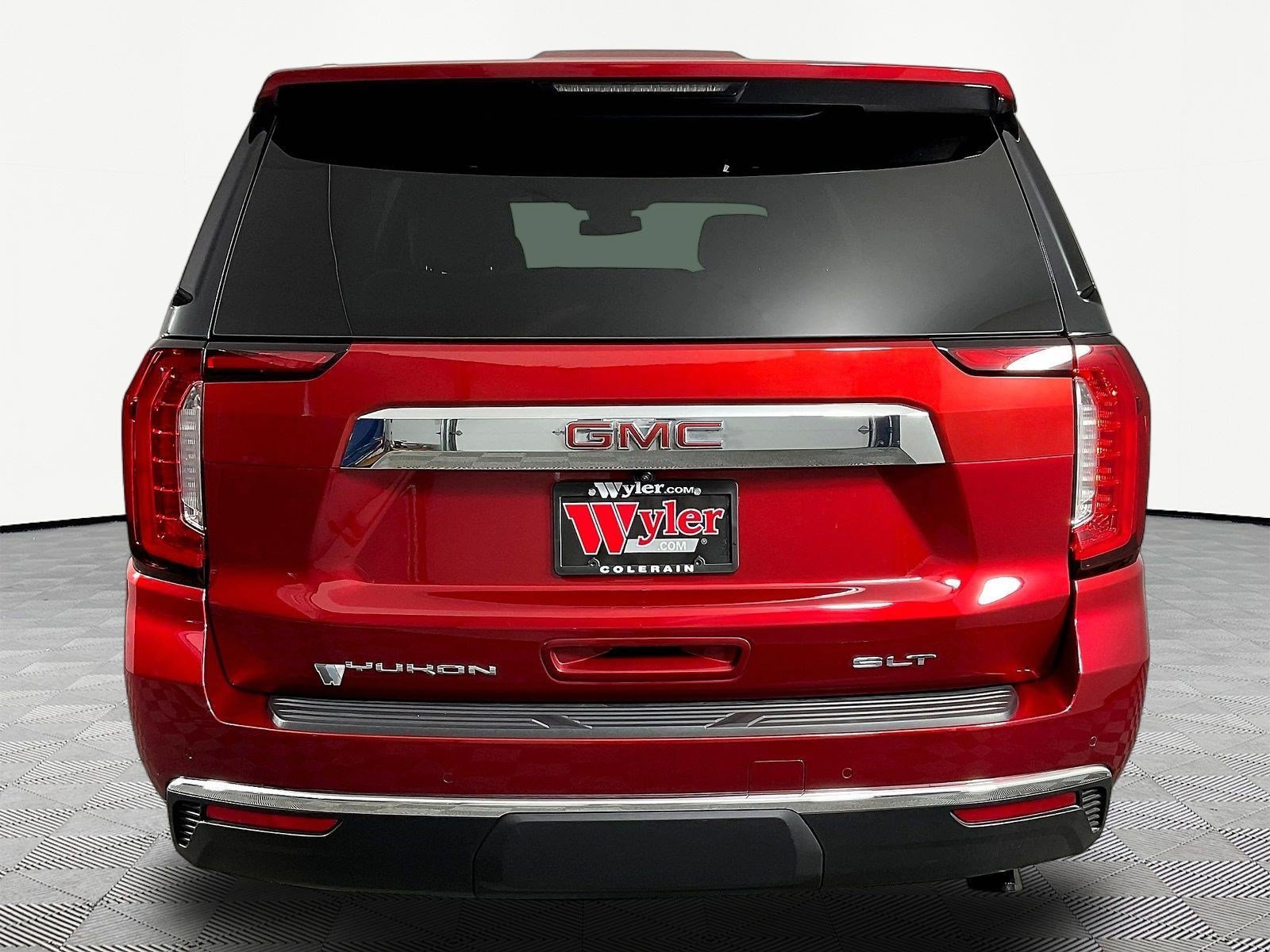 Used 2023 GMC Yukon XL SLT w/ SLT Premium Package AWD/4WD image 5