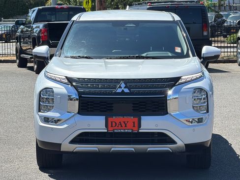 Used 2024 Mitsubishi Outlander SE AWD/4WD image 11
