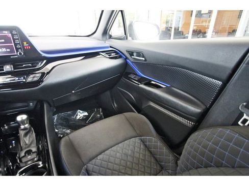 Used 2021 Toyota C-HR XLE FWD image 9