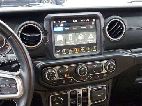 Used 2019 Jeep Wrangler Unlimited Sahara image 28