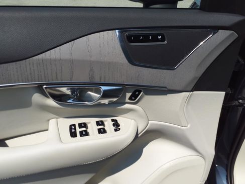 Certified 2025 Volvo XC90 T8 Plus w/ Protection Package image 12