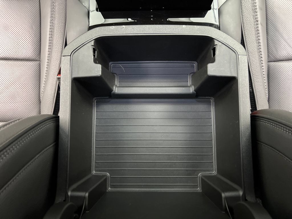 Used 2025 GMC Yukon XL Denali RWD image 50