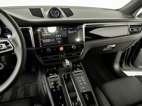 New 2026 Porsche Macan AWD/4WD image 13
