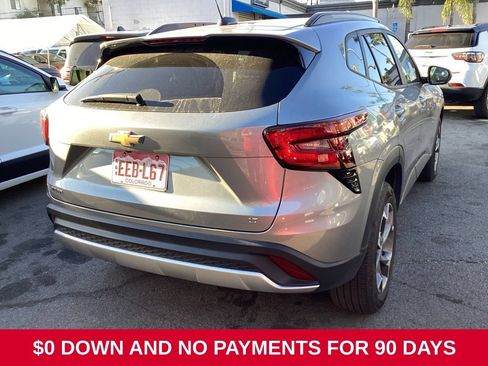 Used 2025 Chevrolet Trax LT w/ LT Convenience Package FWD image 5