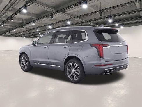 Used 2021 Cadillac XT6 Premium Luxury FWD image 3