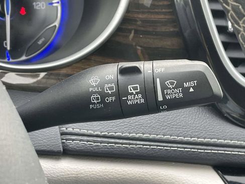 Certified 2023 Chrysler Pacifica Limited image 32