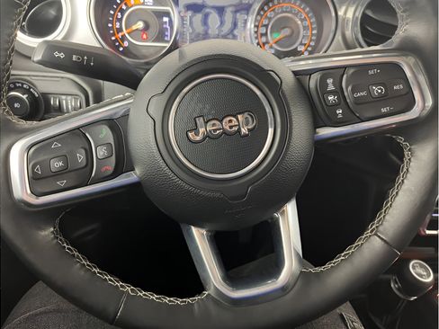 Used 2021 Jeep Wrangler Unlimited Sahara AWD/4WD image 21