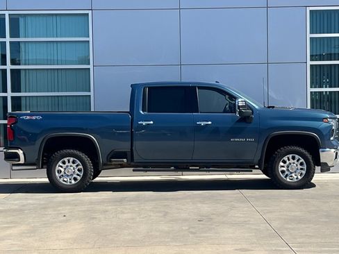 Used 2025 Chevrolet Silverado 2500 LTZ w/ LTZ Convenience Package AWD/4WD image 3