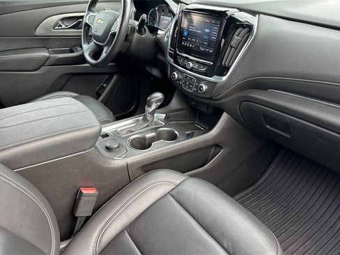 Used 2022 Chevrolet Traverse LT image 11