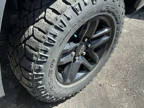 Used 2020 Chevrolet Silverado 1500 LT Trail Boss AWD/4WD image 18