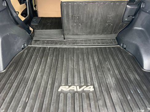 Used 2020 Toyota RAV4 LE image 20