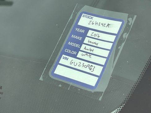 Used 2016 Toyota Avalon Limited image 10