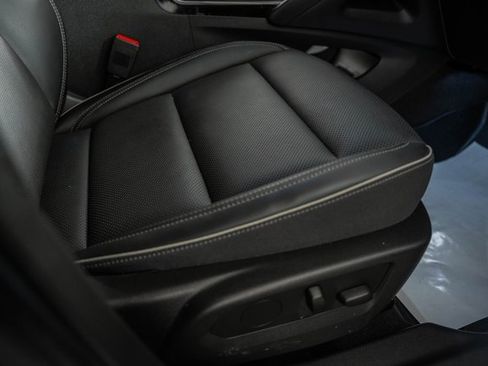 Used 2023 Buick Envision Essence image 35