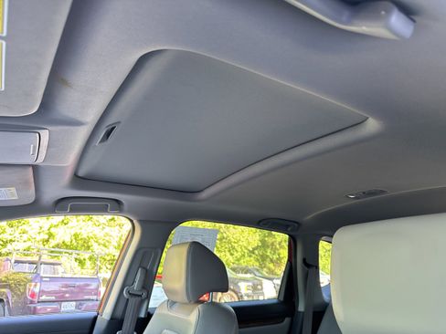 Used 2020 Honda CR-V Touring image 11