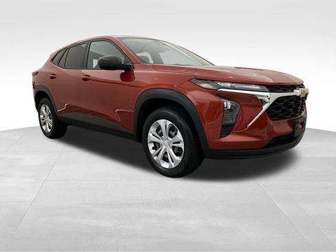 Used 2024 Chevrolet Trax LS w/ Driver Confidence Package FWD image 8