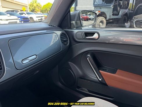 Used 2017 Volkswagen Beetle 1.8T Classic FWD image 15