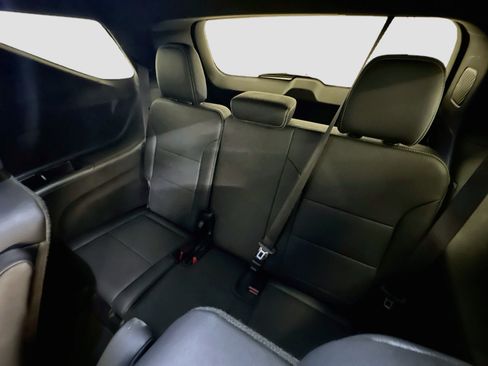 Used 2025 Chevrolet Traverse LT AWD/4WD image 30