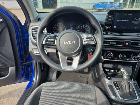 Used 2023 Kia Seltos LX AWD/4WD image 13