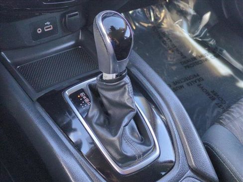 Used 2019 Nissan Rogue SV AWD/4WD image 12