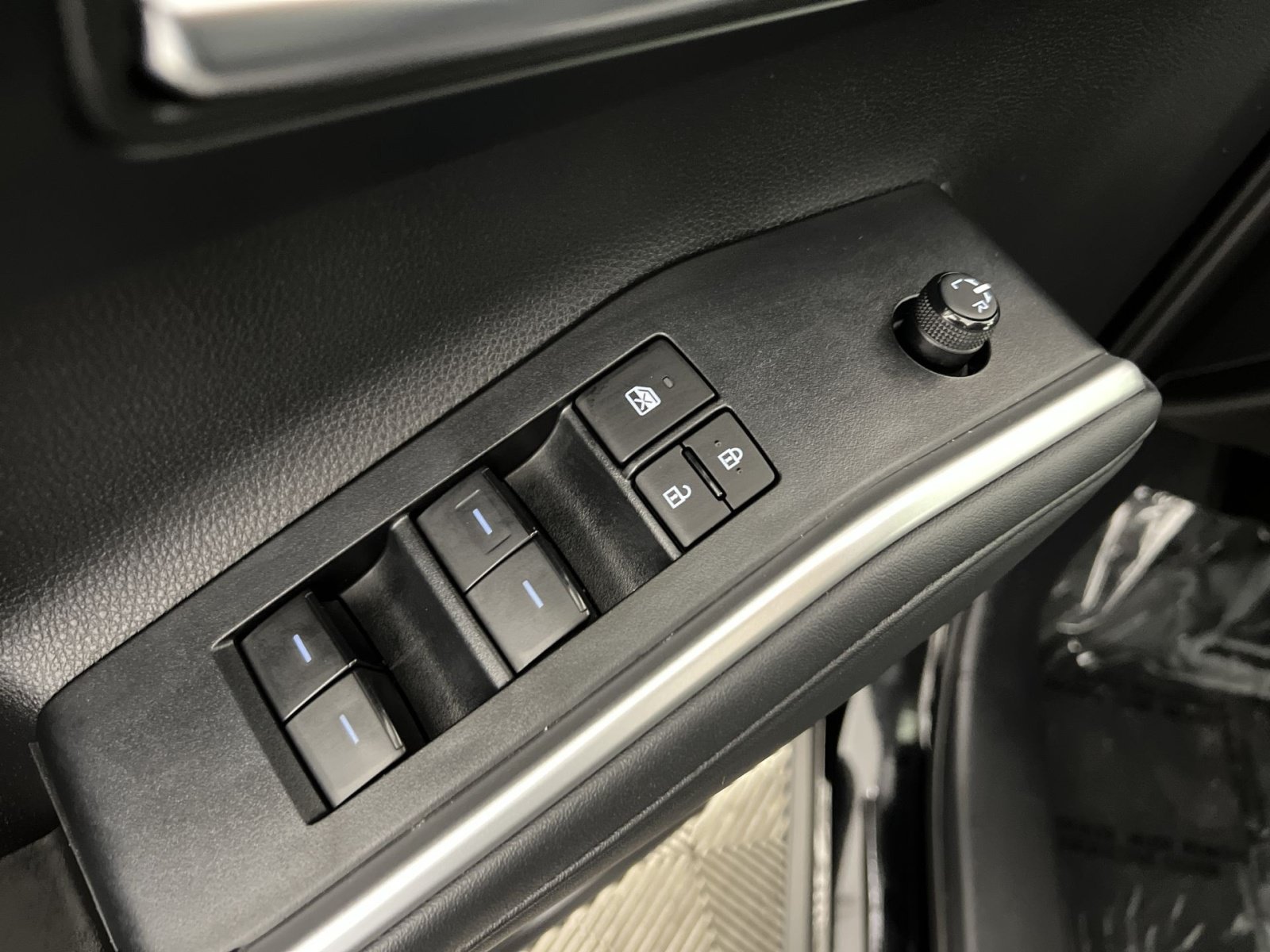 Used 2024 Toyota Highlander XLE FWD image 15