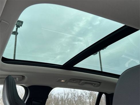 Used 2024 Volvo XC90 B6 Plus image 20