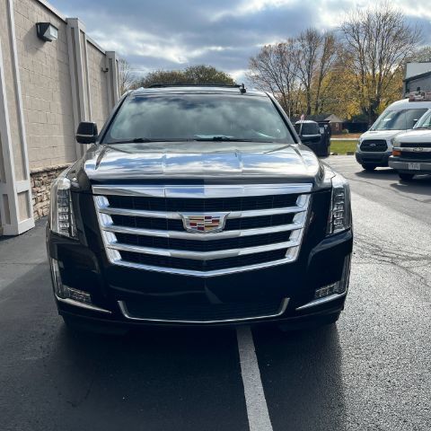 Used 2018 Cadillac Escalade Luxury AWD/4WD image 3