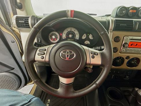 Used 2014 Toyota FJ Cruiser 4WD w/ Upgrade Package image 12