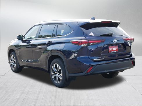 Certified 2026 Toyota Highlander XLE AWD/4WD image 6