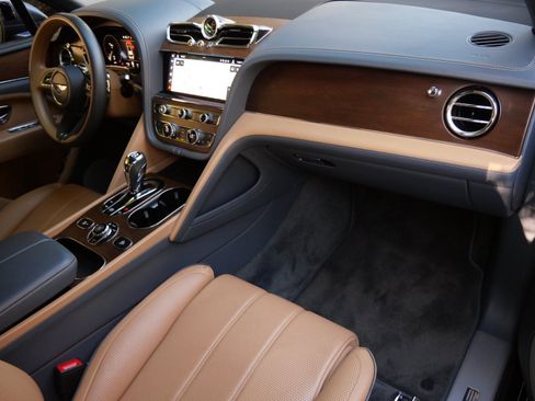 Used 2023 Bentley Bentayga Extended Wheelbase image 24