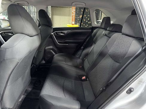 Used 2022 Toyota RAV4 XLE AWD/4WD image 17