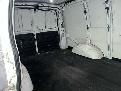 Used 2020 Chevrolet Express 2500 image 24