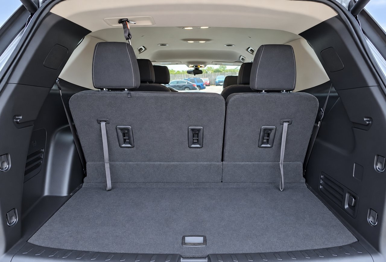 Certified 2021 Chevrolet Traverse LT FWD image 29