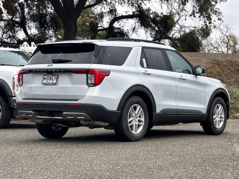 New 2026 Ford Explorer Active w/ Active Comfort Package image 3