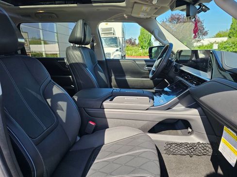 Used 2025 INFINITI QX80 Sensory w/ Premium Cargo Package AWD/4WD image 11