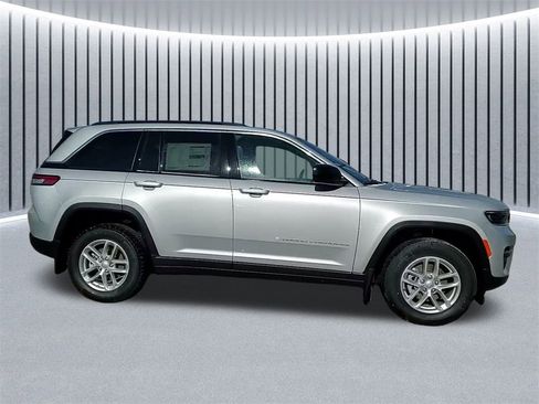 New 2025 Jeep Grand Cherokee Laredo X w/ Luxury Tech Group I image 4