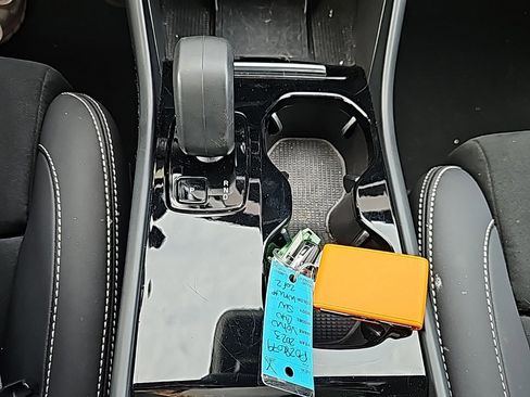 Used 2023 Volvo C40 P8 Recharge Ultimate image 6