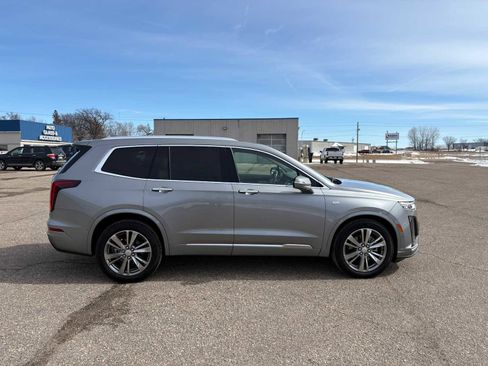 Used 2025 Cadillac XT6 Premium Luxury w/ Technology Package image 3