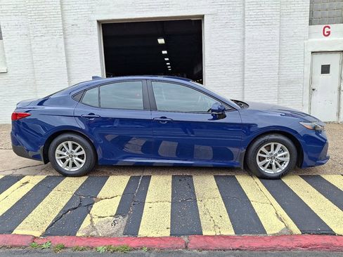 Used 2025 Toyota Camry LE image 7