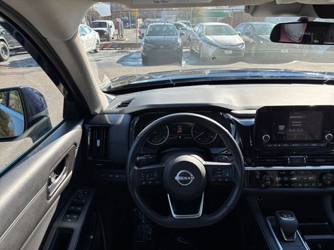 Used 2025 Nissan Pathfinder SV image 34