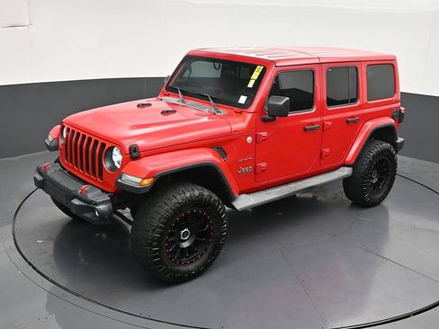 Used 2018 Jeep Wrangler Unlimited Sahara w/ LED Lighting Group AWD/4WD image 15