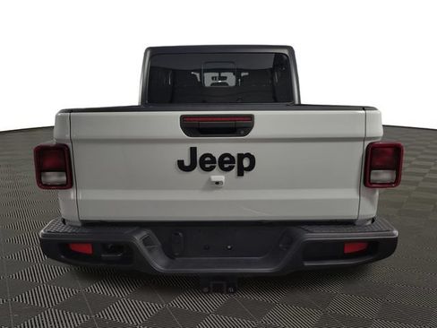 Used 2022 Jeep Gladiator Sport AWD/4WD image 7