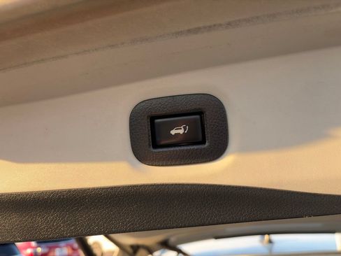 Used 2016 Nissan Rogue SL w/ SL Premium Package FWD image 8